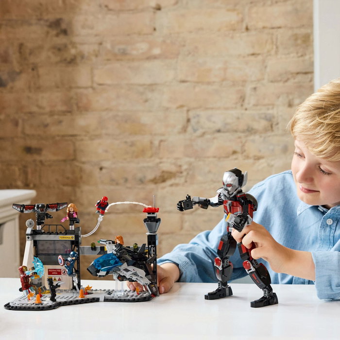 LEGO Marvel 76314 Captain America: Civil War Battle