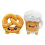 Joy Toy (IT) Pack 2 peluches Yummis Together Pretzel & Beer avec sac à emporter