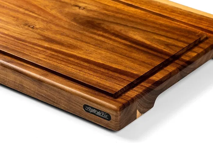 Style De Vie - Planche à découper en bois d'acacia antidérapante avec poignée et gouttière - 40 x 29 x 3 cm