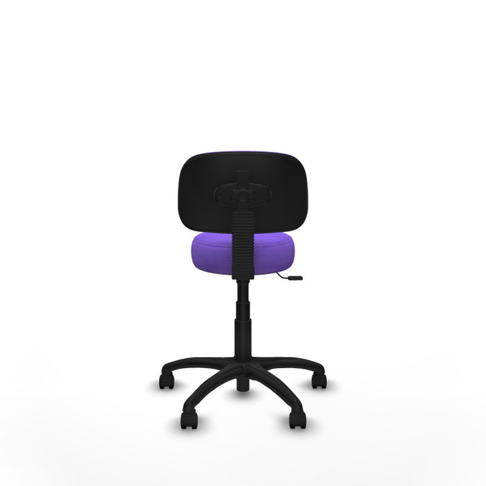 Chaise de bureau Llanos avec mécanisme Contacto Lama, recouverte de tissu couleur lilas. Équipée d'une base en polyamide noir, sans accoudoirs et de roulettes en nylon de 50 mm. Chaise de bureau Llanos avec mécanisme Contacto Lama, recouverte de tissu couleur lilas. Équipée d'une base en polyamide noir, sans accoudoirs et de roulettes en nylon de 50 mm.