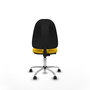 Chaise de bureau Algarra avec mécanisme de contact permanent de base, recouverte de tissu jaune. Équipée d'une base chromée, sans accoudoirs et de roulettes autobloquantes.