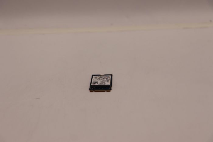 Lenovo Disque SSD NVMe M.2 2230 PCIe 3.0 x4 128GB, Vitesse lecture 2000 Mo/s, Vitesse écriture 800 Mo/s, Garantie 5 ans, Conforme RoHS