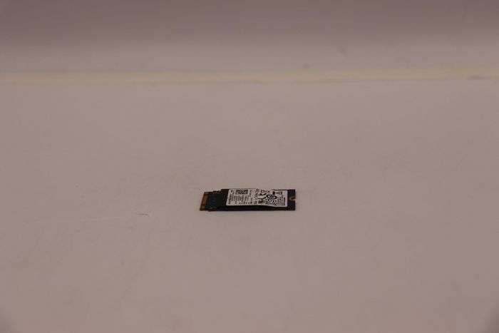 Lenovo Disque SSD NVMe M.2 2230 PCIe 3.0 x4 128GB, Vitesse lecture 2000 Mo/s, Vitesse écriture 800 Mo/s, Garantie 5 ans, Conforme RoHS