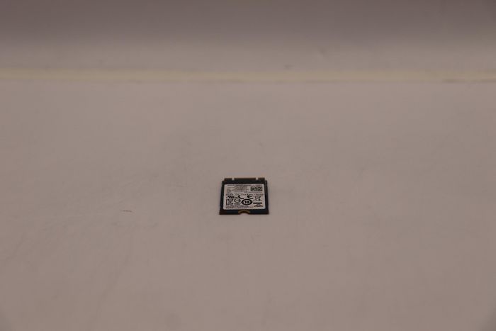 Lenovo Disque SSD NVMe M.2 2230 PCIe 3.0 x4 128GB, Vitesse lecture 2000 Mo/s, Vitesse écriture 800 Mo/s, Garantie 5 ans, Conforme RoHS