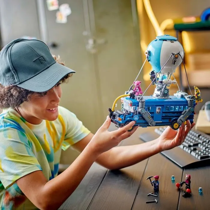 LEGO Fortnite 77073 Bus de combat - Jeu de construction collector inspiré du jeu vidéo, inclut 9 minifigurines
