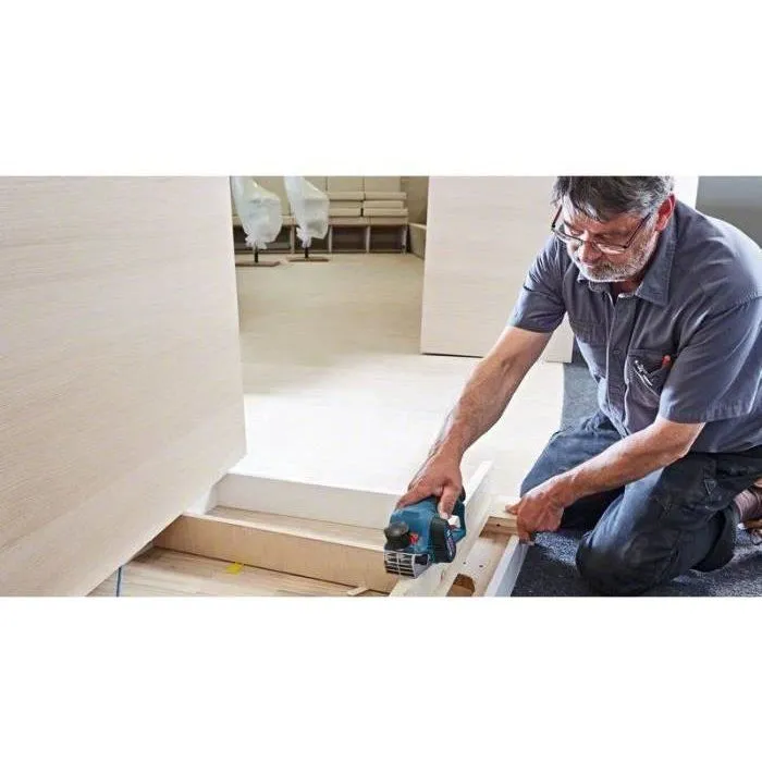 Bosch Professional Rabot sans fil GHO 12V-20 06015A7002 - Rabotage du bois compact avec coffret L-BOXX inclus Bosch Professional Rabot sans fil GHO 12V-20 06015A7002 - Rabotage du bois compact avec coffret L-BOXX inclus