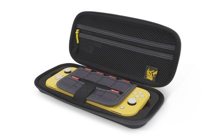 Power A 1521515-01 Étui protecteur compact pour Nintendo Switch OLED, Switch ou Switch Lite, avec motif Pikachu, doublure pelucheuse, rangement 6 cartes et poche filet
