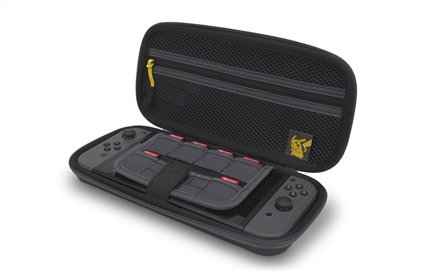 Power A 1521515-01 Étui protecteur compact pour Nintendo Switch OLED, Switch ou Switch Lite, avec motif Pikachu, doublure pelucheuse, rangement 6 cartes et poche filet