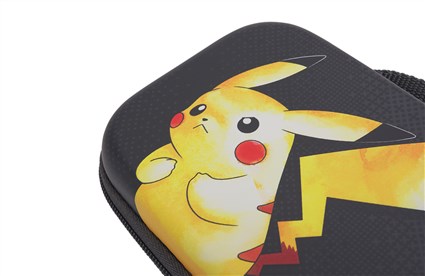 Power A 1521515-01 Étui protecteur compact pour Nintendo Switch OLED, Switch ou Switch Lite, avec motif Pikachu, doublure pelucheuse, rangement 6 cartes et poche filet