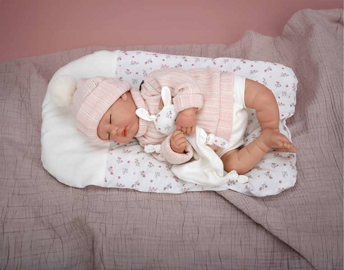 Muñecas Arias - Poupée Reborn Daria 45 cm avec Coussin et Doudou, Yeux Fermés, Pour Enfants de 3 Ans et Plus