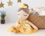 KioKids Peluche Princesse Dorée - Poupée de tissu 40 cm, robe de satin jaune - Jouet pour enfant +10 mois