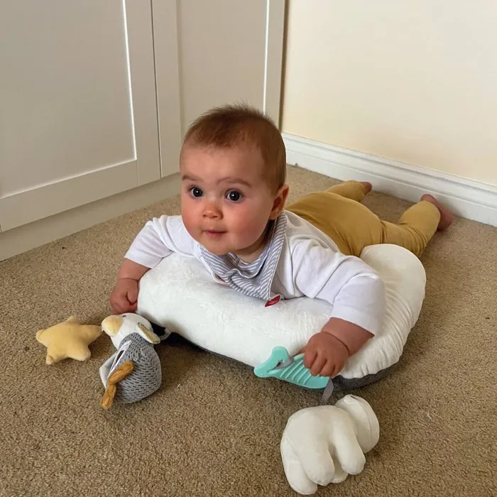 Nuby Coussin interactif moelleux Tummy Time - Gris / Blanc