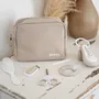 Beaba Trousse de toilette nomade Argile avec 7 accessoires pour bébé - Thermomètre, ciseaux, coupe-ongles, brosse, anneau de dentition, masseur gencives et limes