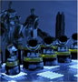 The Noble Collection Jeu d'Échecs Batman Édition Collector - Plateau Lumineux LED, 32 Figurines Métalliques