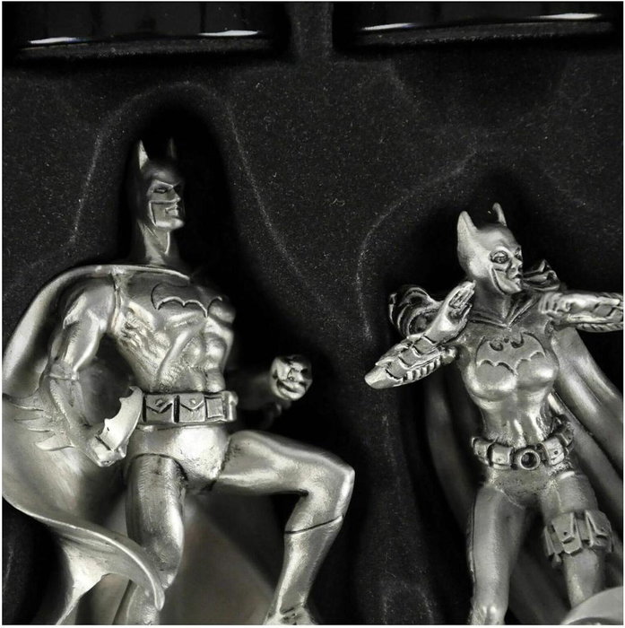 The Noble Collection Jeu d'Échecs Batman Édition Collector - Plateau Lumineux LED, 32 Figurines Métalliques