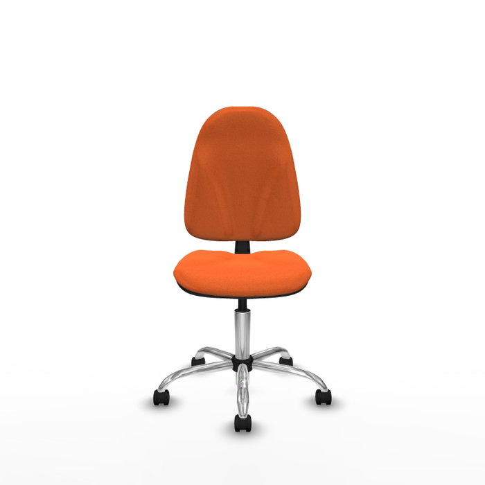 Chaise de bureau Algarra avec mécanisme de contact permanent de base, recouverte de tissu orange. Équipée d'une base chromée, sans accoudoirs et de roulettes en nylon de 50 mm.