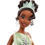 Mattel Muñeca Tiana - Poupée de Collection Disney 100e Anniversaire Hlx61 - Robe Verte Luxueuse avec Satin et Motif de Lys - Boîtier d'Exposition
