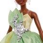 Mattel Muñeca Tiana - Poupée de Collection Disney 100e Anniversaire Hlx61 - Robe Verte Luxueuse avec Satin et Motif de Lys - Boîtier d'Exposition