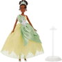 Mattel Muñeca Tiana - Poupée de Collection Disney 100e Anniversaire Hlx61 - Robe Verte Luxueuse avec Satin et Motif de Lys - Boîtier d'Exposition