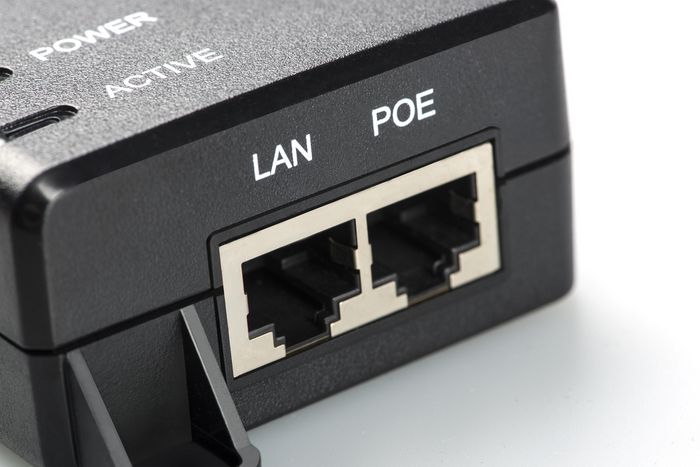 MicroConnect POEINJ-30W Injecteur PoE Gigabit 30W, norme IEEE 802.3af/at, port unique avec alimentation intégrée jusqu'à 100m, 100-240V AC