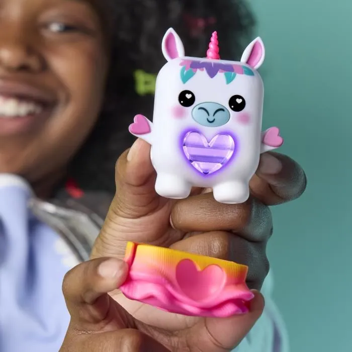 Hasbro Nano-mals Meadowmist la licorne - Compagnon électronique interactif, plus de 70 réactions, jouet de poche pour enfants dès 5 ans