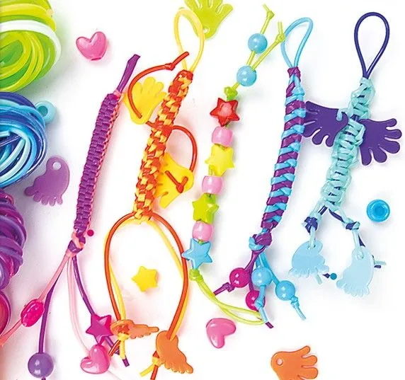 Sycomore - Lovely Box SYCOMORE - Coffret Créatif 5 Techniques de Scoubidou avec Fils et Perles - Atelier Loisir Créatif Enfant à Partir de 7 Ans Sycomore - Lovely Box SYCOMORE - Coffret Créatif 5 Techniques de Scoubidou avec Fils et Perles - Atelier Loisir Créatif Enfant à Partir de 7 Ans