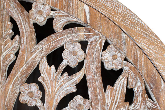 GINER Y COLOMER Armoire en teck sculptée blanc lavé GINER Y COLOMER Armoire en teck sculptée blanc lavé