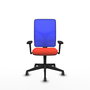 Chaise Motilla Synchro 3 positions tissu Orange foncé Maille Bleu Base pyramidale noire Accoudoir 3D Sans appui-tête Roulettes 65mm pour moquette