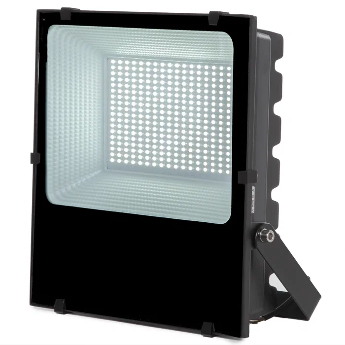 Lumileds Projecteur LED d'extérieur 150W 24000 Lumens 4200K IP65 Alimenté Directement (DOB) Angle Réglable 30-100% TRIAC, 100000 heures de durée de vie