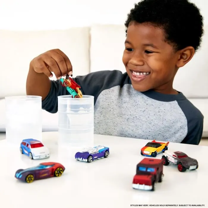 Hot Wheels Color Shifters, Véhicule miniature à assortiment aléatoire changeant de couleur avec l'eau