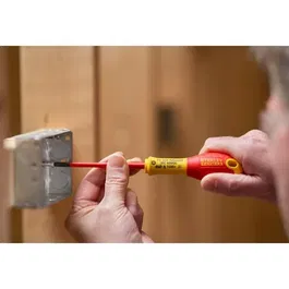 Stanley FATMAX FMHT0-62649 - Jeu de 2 Tournevis Isolés 1000V pour Vis Mixtes Fente-Pozidriv PZ1 et PZ2