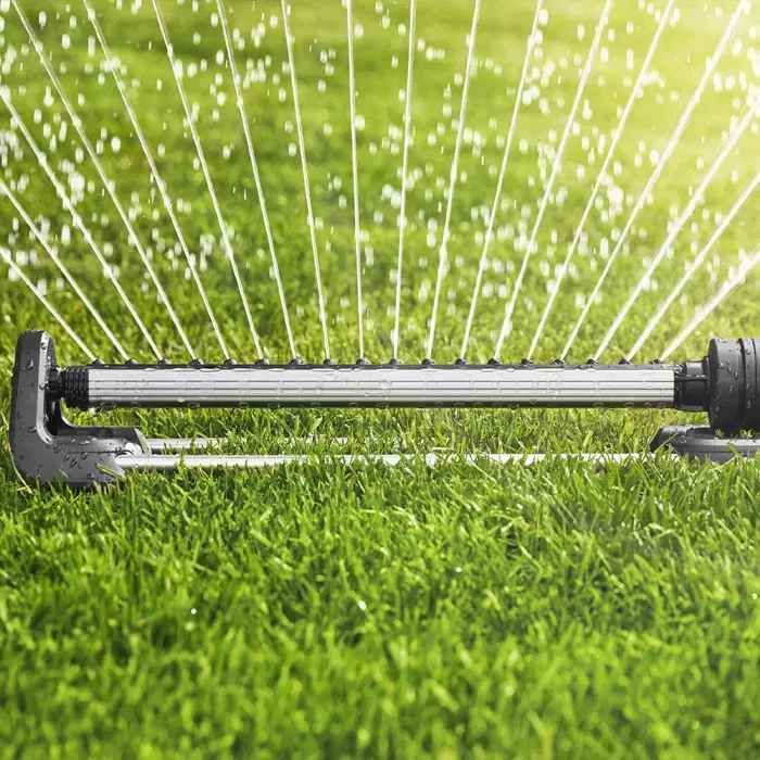 Gardena Arroseur oscillant Aqua L - Surface arrosable 280 m², Portée 8-18 m, Largeur 16 m - Résistant UV et gel - Filtre inox - Garantie 5 ans