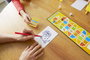 Mattel Games - Jeu de Société Pictionary - Version Cast Dkd51 en Espagnol - Jeu de Dessin Familial avec Pisteurs et Accessoires - À partir de 8 ans