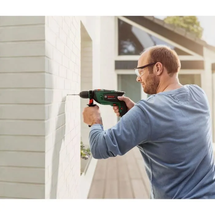 Bosch Perceuse à percussion filaire UniversalImpact 800 - 800W, perçage béton 14mm, bois 30mm (avec accessoires) Bosch Perceuse à percussion filaire UniversalImpact 800 - 800W, perçage béton 14mm, bois 30mm (avec accessoires)