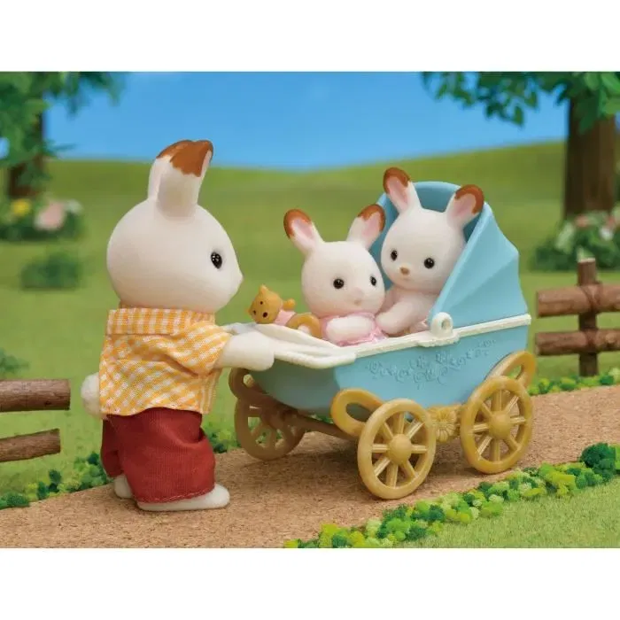 Sylvanian Families - Les jumeaux Lapin Chocolat et leur poussette double - Figurines miniatures avec accessoires - Jouet pour enfant à partir de 3 ans