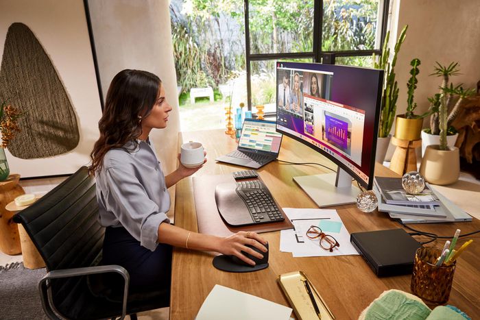 HP Series 7 Pro 734pm - Écran de conférence 34 pouces WQHD avec webcam IA, Thunderbolt 4 et affichage HDR400 IPS Black HP Series 7 Pro 734pm - Écran de conférence 34 pouces WQHD avec webcam IA, Thunderbolt 4 et affichage HDR400 IPS Black