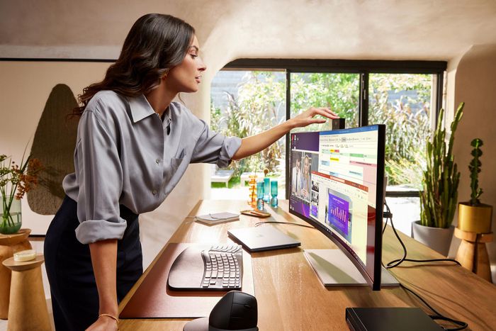 HP Series 7 Pro 734pm - Écran de conférence 34 pouces WQHD avec webcam IA, Thunderbolt 4 et affichage HDR400 IPS Black HP Series 7 Pro 734pm - Écran de conférence 34 pouces WQHD avec webcam IA, Thunderbolt 4 et affichage HDR400 IPS Black