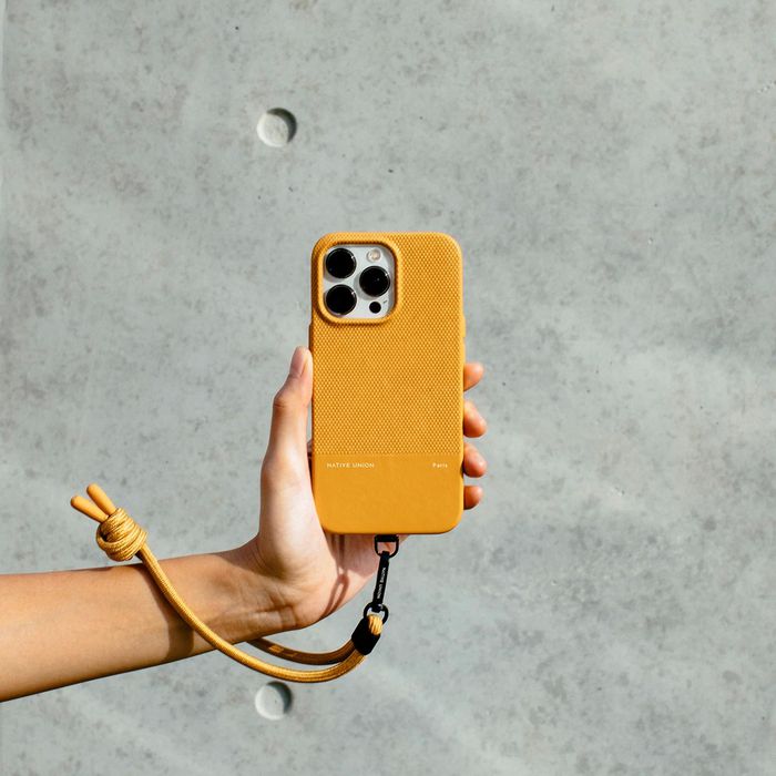 Native Union Coque (Re)Classic pour iPhone 15 en matière végétale Yatay, protection anti-chute, compatible MagSafe, textile recyclé - Cadre en polycarbonate 100% recyclé