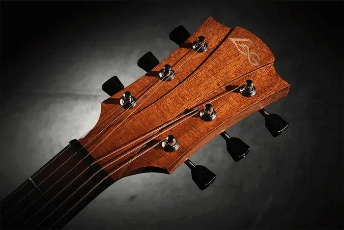 LAG Guitare électro-acoustique Folk Dreadnought Cutaway Natural pour gaucher, table épicéa massif, corps acajou, chevalet BrankoWood