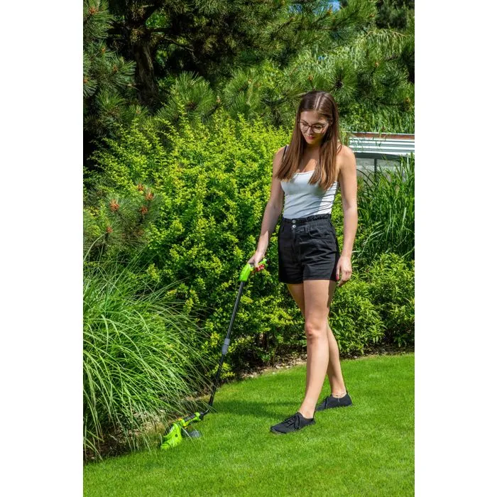 Fieldmann Cisaille gazon et taille-haie sans fil FZN 4102-AT, batterie Li-Ion 3,6V, lame 8 cm, manche télescopique 130 cm, 4 positions