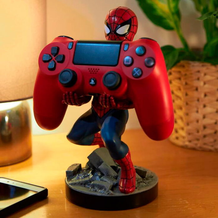 EXQUISITE GAMING Support pour manette avec figurine Spiderman Marvel 21cm - Compatible PS5 DualSense, Xbox Series et smartphones EXQUISITE GAMING Support pour manette avec figurine Spiderman Marvel 21cm - Compatible PS5 DualSense, Xbox Series et smartphones
