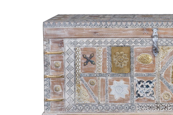GINER Y COLOMER Coffre en bois massif de manguier couleur blanc vieilli avec détails en bronze - Dimensions 100x40x57 cm