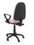 Chaise de bureau Aýna avec mécanisme Contact permanent de base, rembourrée de tissu rose pâle. Équipée d'une base en polyamide noir, d'accoudoirs fixes et de roulettes en nylon de 50 mm.