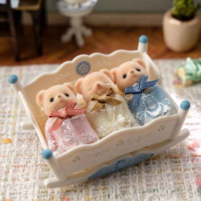 Sylvanian Families Les triplés Ours Biscuit avec berceau