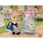 Sylvanian Families Valisette de Mode Grande Soeur Chien Caramel Figurine Miniature avec Vêtements et Accessoires pour Créer des Tenues et Étagère de Rangement
