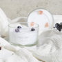 Home Deco Factory Bougie Parfumée avec Pierres et 3 Mèches