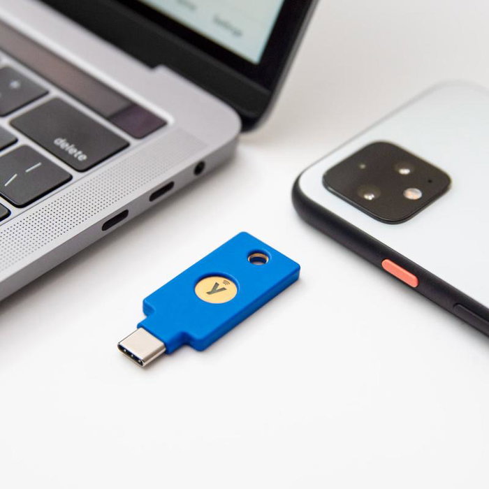 Yubico Clé de sécurité USB avec NFC, noire