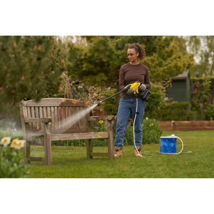 Stanley Fatmax Nettoyeur Haute Pression SFMCPC93B-XJ - 24 bar - 18V - Avec Buse 5 en 1 - Sans Batterie