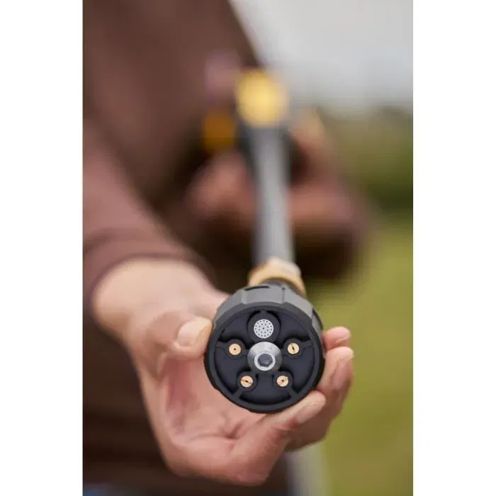 Stanley Fatmax Nettoyeur Haute Pression SFMCPC93B-XJ - 24 bar - 18V - Avec Buse 5 en 1 - Sans Batterie