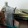 ERIK - Sujeta-livres Argonath Le Seigneur des Anneaux - Décor en résine peint à main - 16 x 18 x 8.6 cm